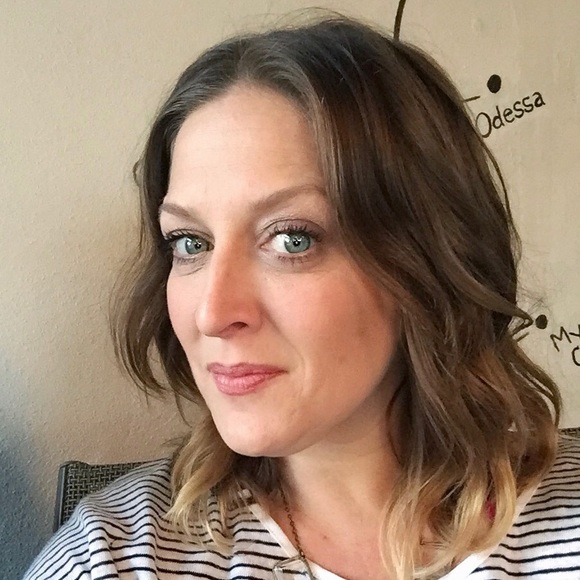 Meet your Posher, Tamara! - Picture 2 of 4